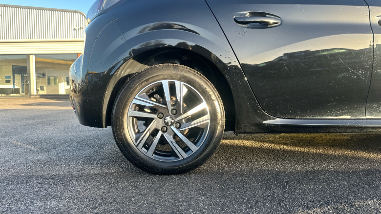 Peugeot 208 1.2 PureTech 100 Allure Premium + 5dr Petrol Hatchback